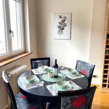 Lägenhet Quince Apartment-City Center-Free Parking *